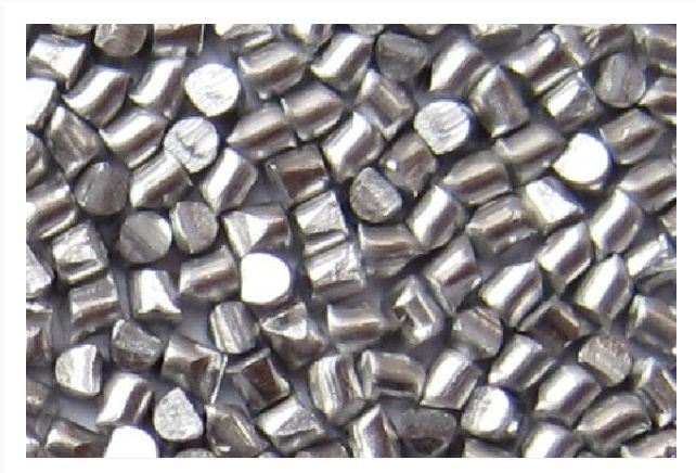 Briefly analysing the cause of blade damage of shot blasting machine and taking measures